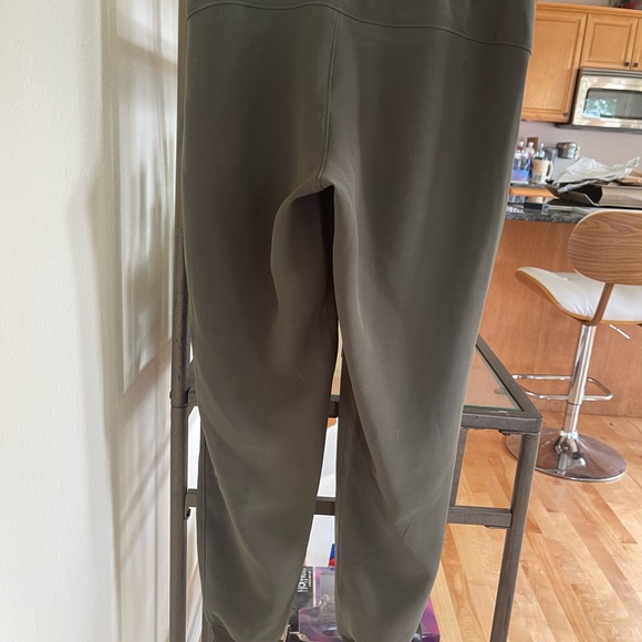 Two pairs of lulu lemon Stretch High-Rise Jogger 
Full Length. - Picture 3 of 12